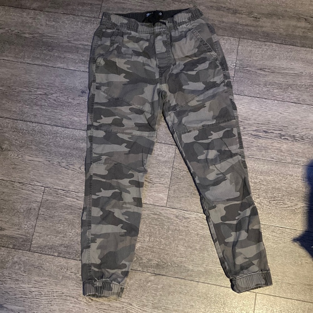 Iron Co camouflage pants used, comes from a smoke free home